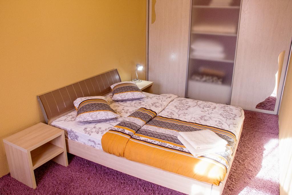 Kyiv Apartment In The City Center On Turgenevskaya Street Екстер'єр фото